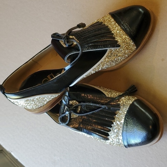 Croon Shoes - Croon RARE tassel  gold glitter and black shoes Size 38 (us 7.5 )